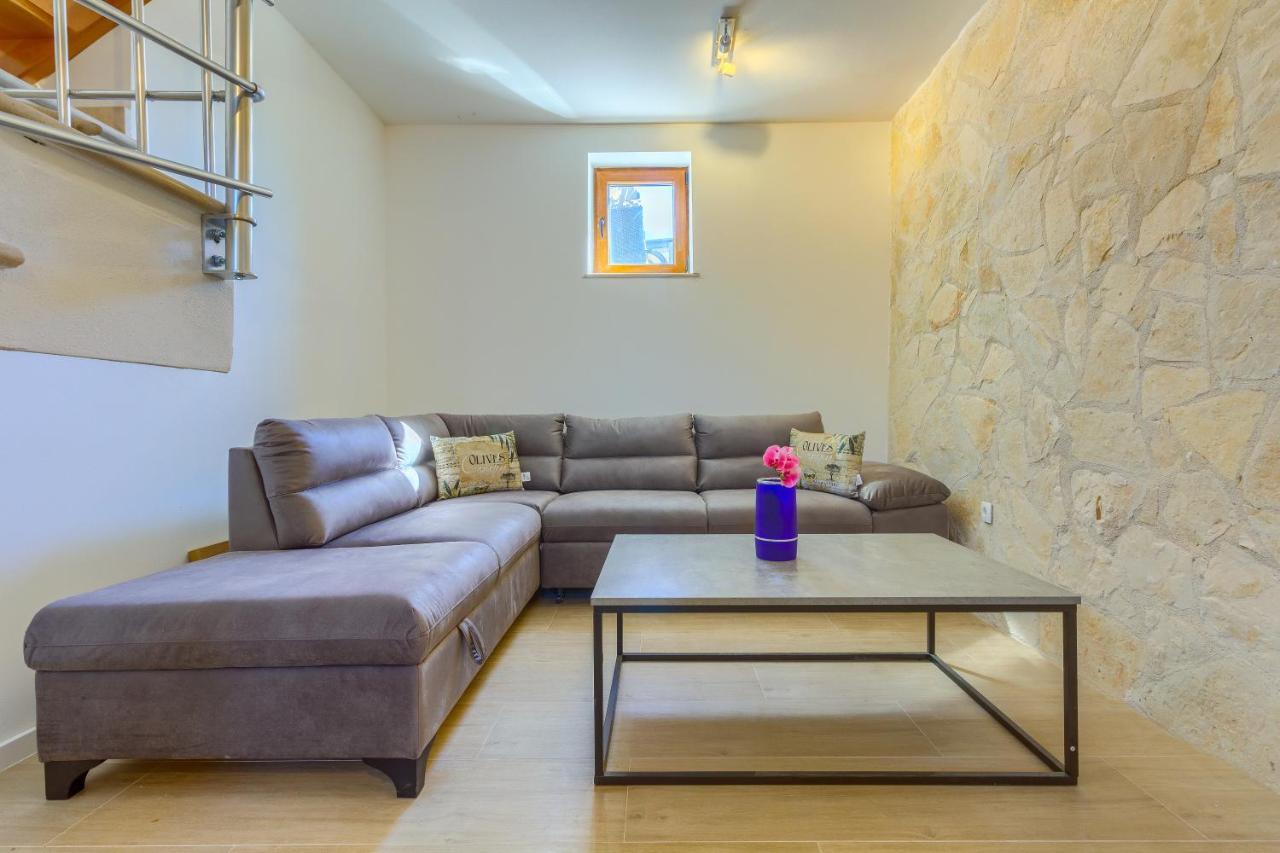 Villa Izabela With Private Pool And Beautiful View
