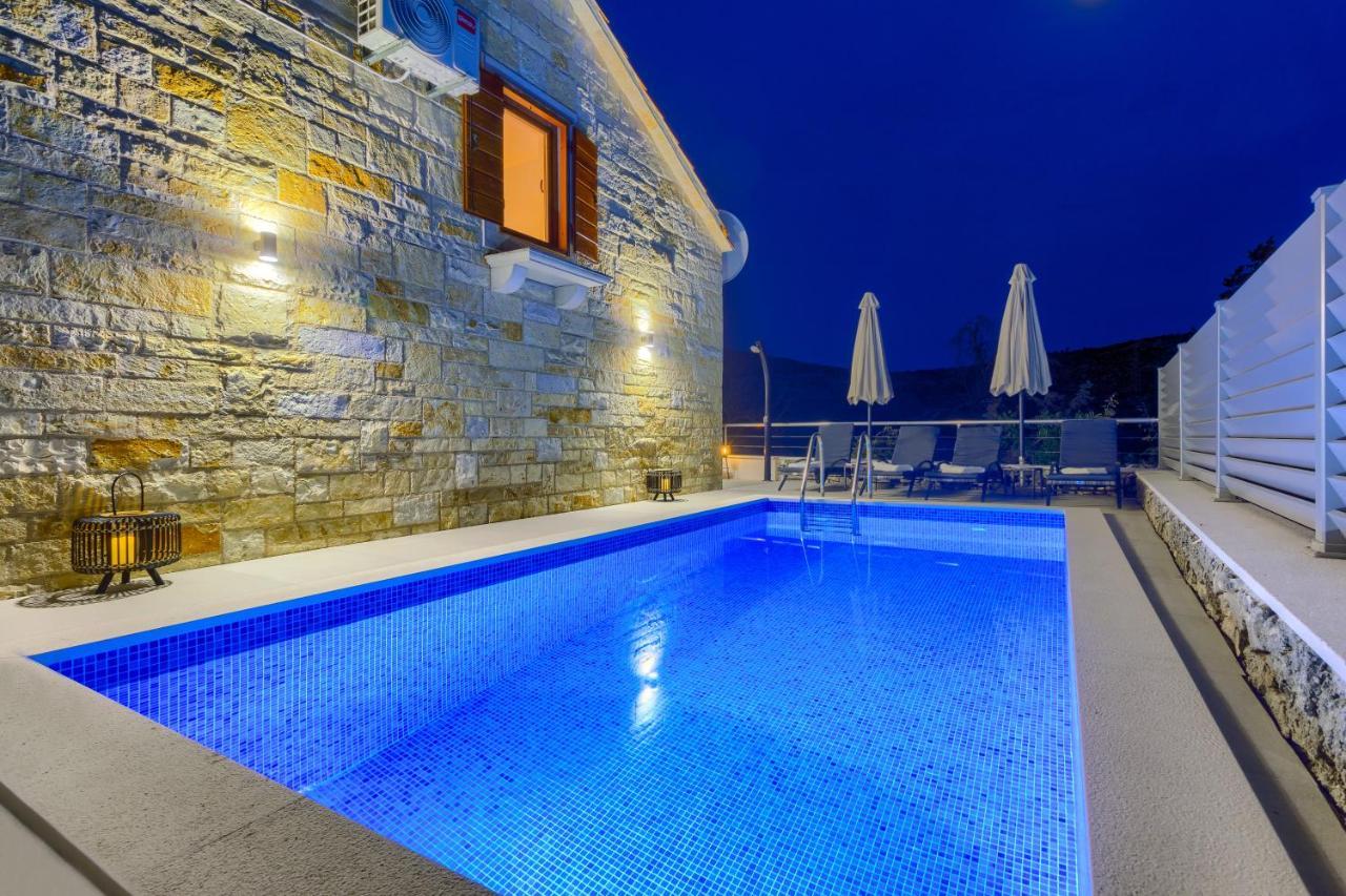 Izabela With Private Pool And Beautiful View Villa *