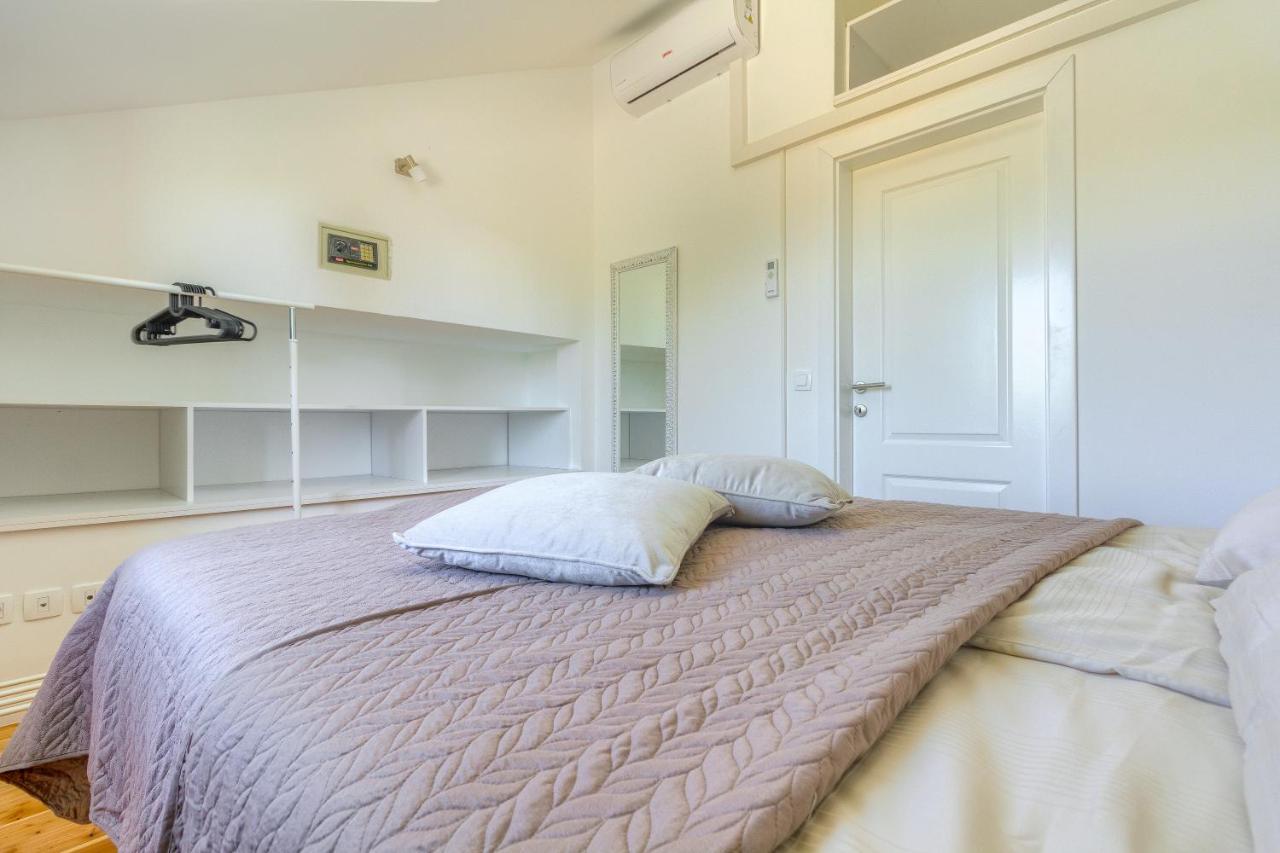Izabela With Private Pool And Beautiful View Villa